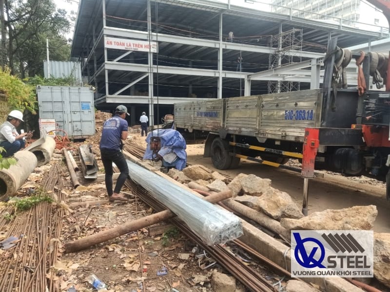 Ứng dụng sắt hình V kẽm chấn trong đời sống khá phổ biến, hầu hết trong các công trình xây dựng