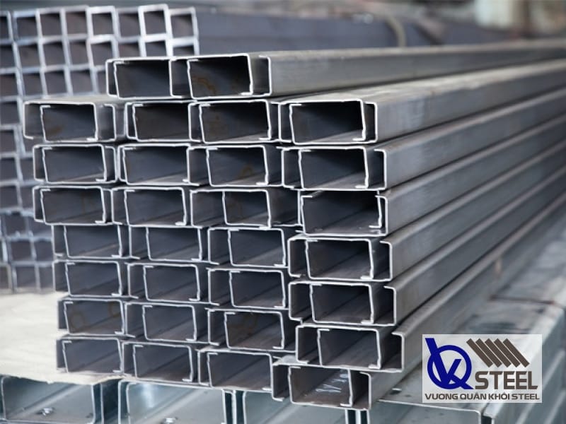 Sắt thép hình C hay còn gọi là xà gồ C, có mặt cắt dạng chữ C in hoa, kết cấu chắc chắn