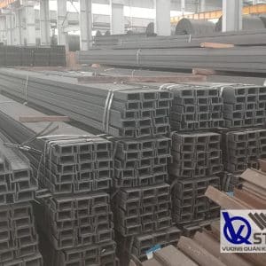 Sắt U120 đen cứng cáp, chịu lực tốt, có màu đen của thép