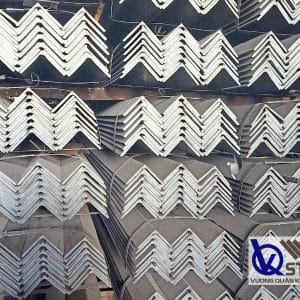 Thép V90 mạ kẽm chống được ăn mòn nhờ lớp mạ kẽm bên ngoài, tuổi thọ cao, bền chắc