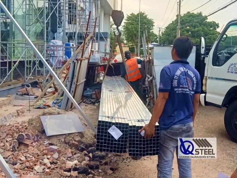 Giao 3 tấn thép hộp 30x30 đến công trình xây dựng nhà hàng tại Thủ Đức