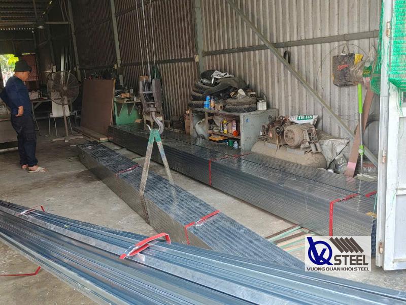 Giao 3 tấn thép hộp kẽm Đức Việt 30×30×1.2ly cho Công Ty TNHH Chú Thợ Mộc ở Cần Đước, Long An