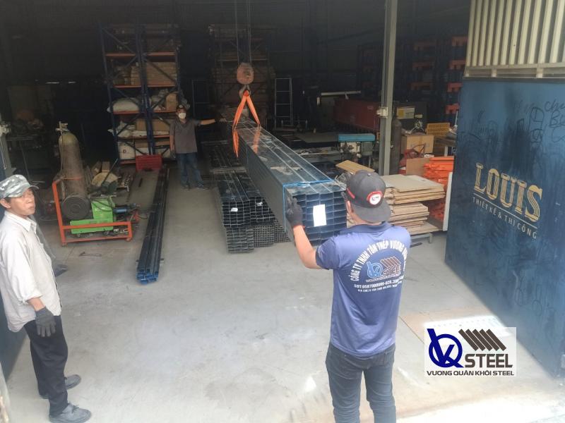 Giao 4 tấn thép hộp kẽm Hòa Phát cho một xưởng gia công cổng, hàng rào tại Phước Long, Bình Phước