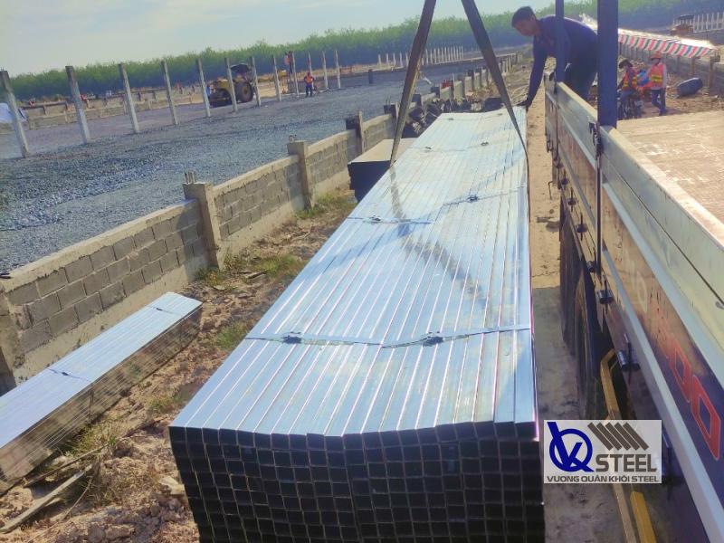 Bàn giao 5 tấn sắt hộp 30x30 xây nhà xưởng tại KCN Long Hậu, Tây Ninh
