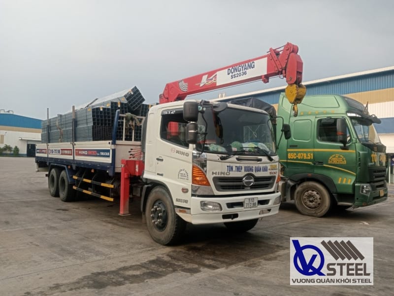 Hệ thống xe tải của Vương Quân Khôi sẵn sàng vận chuyển thép hộp tam giác đến tận nơi