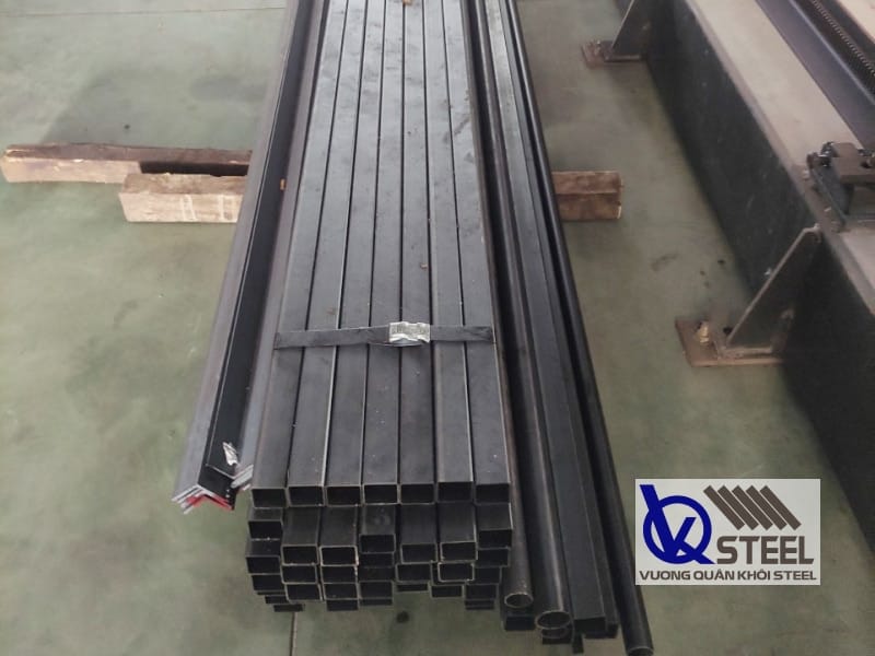 Thép hộp đen có kết cấu chắc chắn, tuy nhiên khả năng chống ăn mòn không hiệu quả bằng thép hộp mạ kẽm