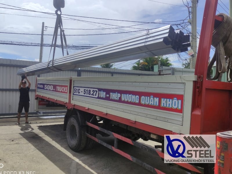 Vương Quân Khôi hỗ trợ vận chuyến sắt hộp TVP tận nơi, nhanh chóng