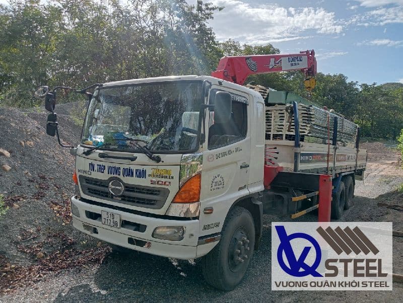 Mua tôn màu cà phê uy tín tại Vương Quân Khôi