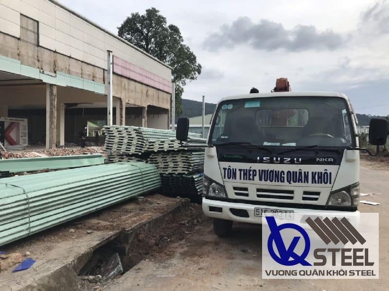 Thi công tôn cliplock giá rẻ tại Vương Quân Khôi