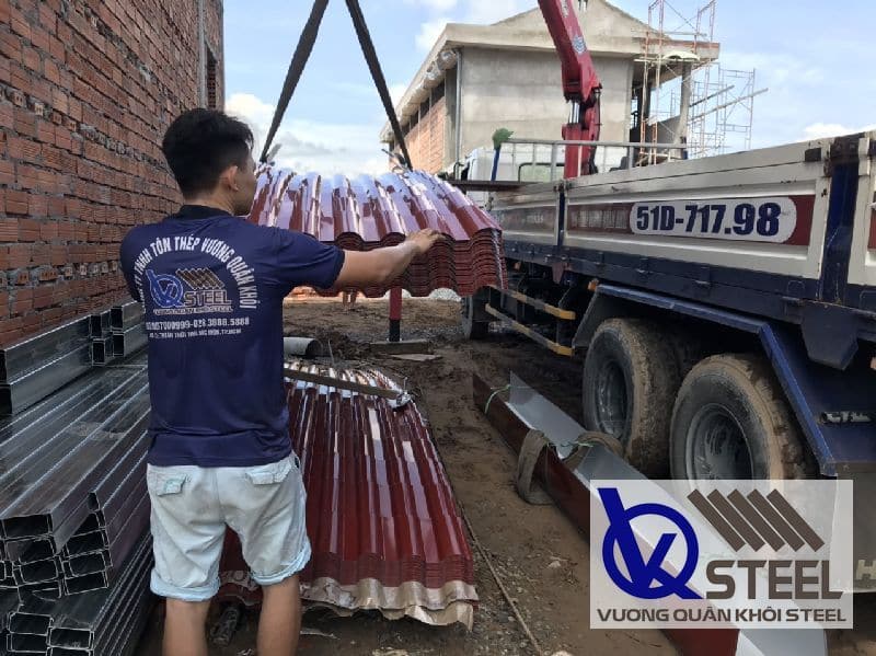 Tôn Thép VQK cung cấp tôn nhựa lấy sáng giá tốt