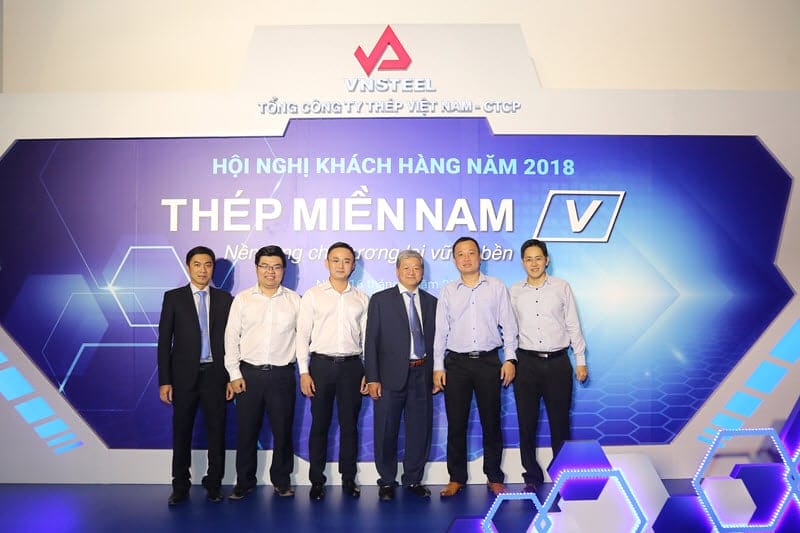 Ban lãnh đạo nhà máy Thép Miền Nam