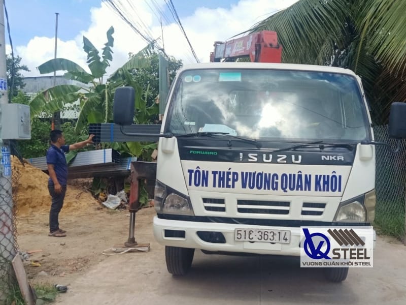 Vương Quân Khôi có hệ thống xe tải vận chuyển thép hộp 120x120 tận nơi