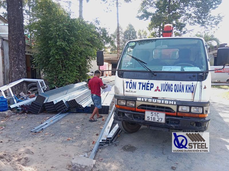 Giao 10 tấn thép hộp Hòa Phát cho Công ty Cổ Phàn Hà Trường Khánh, Tân Bình