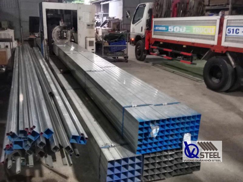 Giao 2 tấn thép hộp mạ kẽm Hòa Phát cho xưởng có khí tại Tân Uyên, Bình Dương