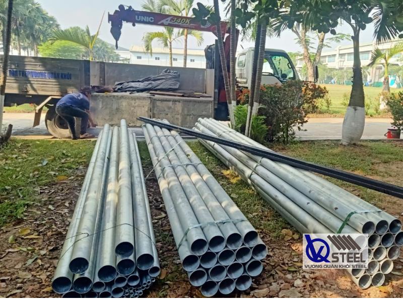 Giao 2 tấn thép ống ma kẽm nhúng nóng Hòa Phát phi 60 cho công ty may đồng phục UNIPRO ở Biên Hòa, Đồng Nai