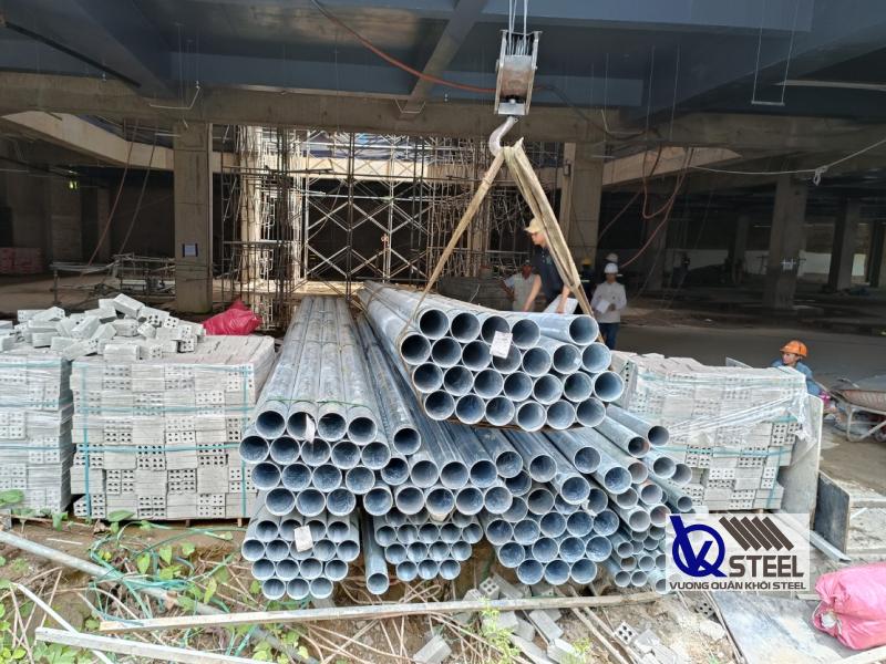 Giao 3 tấn thép ống ma kẽm nhúng nóng Hòa Phát phi 42 cho công trình xây dựng tòa nhà văn phòng tại Thủ Đức