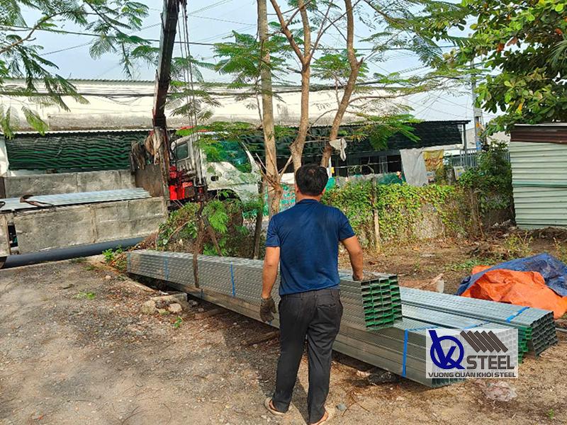 Cung cấp 4 tấn thép hộp mạ kẽm Hòa Phát cho công trình xây dựng nhà xưởng tại Bến Tre