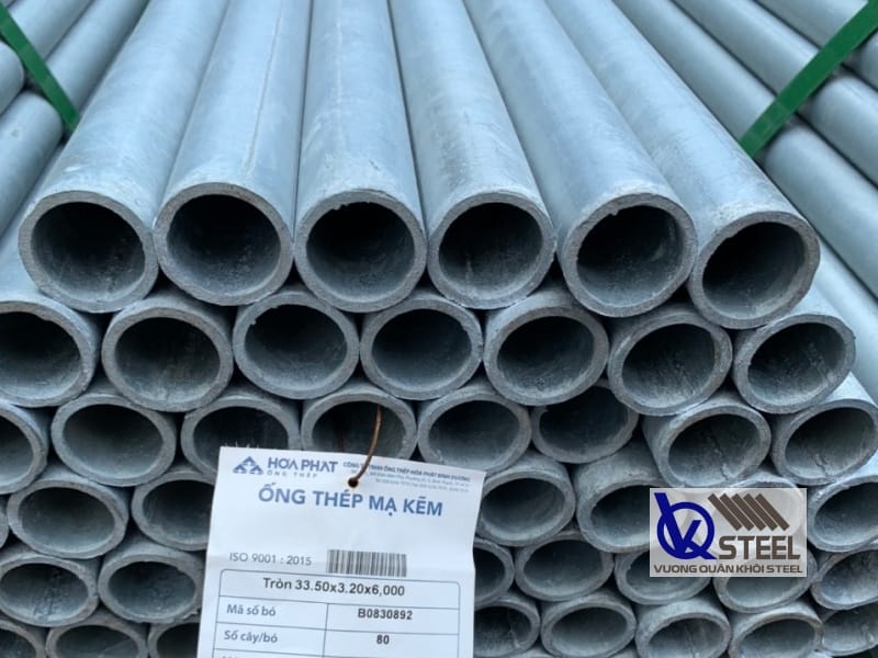 Ống thép mạ kẽm nhúng nóng Hòa Phát được sản xuất trên dây chuyền công nghê hiện đại tại nhà máy thép Hòa Phát