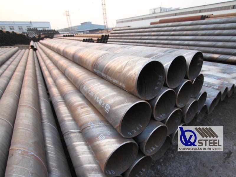 Thép ống hàn được hình thành bằng cách hàn các mép thép lại với nhau