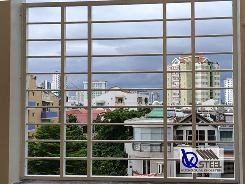 Dùng thép hộp 30x40 làm khung cửa sổ