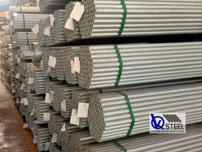 Nhờ lớp mạ kẽm nhúng nóng bên ngoài bề mặt thép, ống thép nhúng kẽm nóng Hòa Phát có độ bền tối ưu, phù hợp với nhiều ứng dụng khác nhau