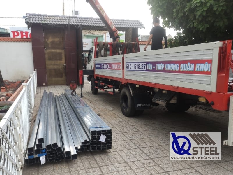 Vương Quân Khôi có dịch vụ hỗ trợ vận chuyển thép hộp Tuấn Võ tận nơi cho khách hàng, giá sắt hộp Tuấn Võ cạnh tranh