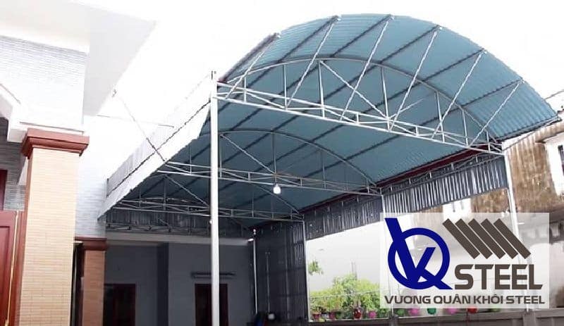 Lợp mái tôn sân nhà dạng mái vòm