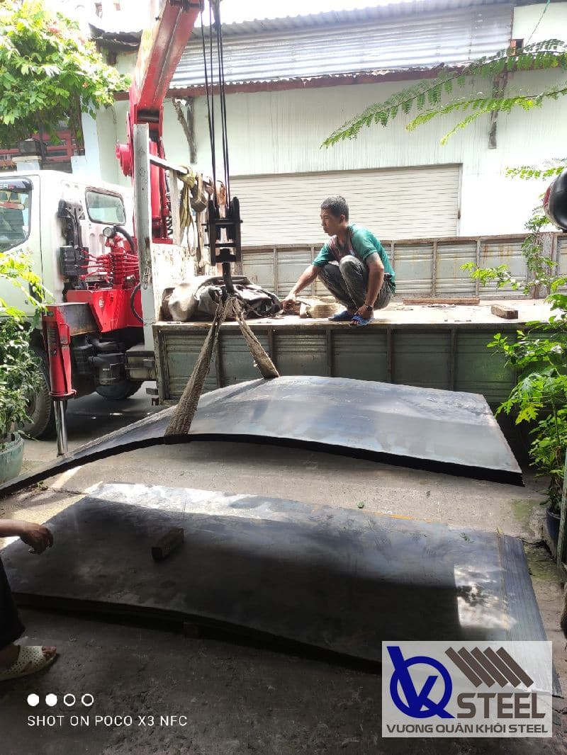 Thép tấm cán nguội được sản xuất thông qua quá trình cán qua các máy cán nguội