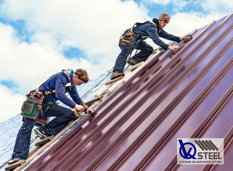 Đo đạc kích thước khung kèo trước khi thi công