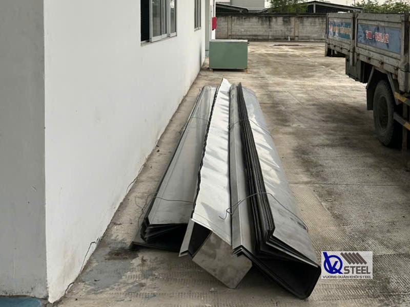 Cung cấp 50m máng xối inox cho doanh nghiệp tại KCN Thuận Đạo, Long An