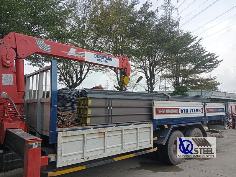 Xuất kho 4.5 tấn thép hình I100 và giao đến dự án nhà xưởng của Công ty Đại Long tại huyện Đức Hòa, Long An