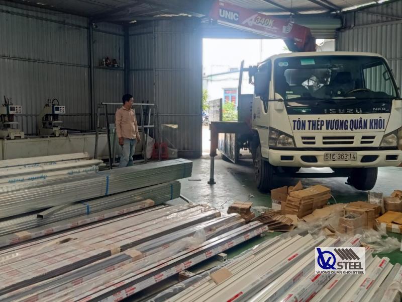 Giao 100 cây inox hộp 304 cho xưởng gia công đồ gia dụng tại Bình Phước
