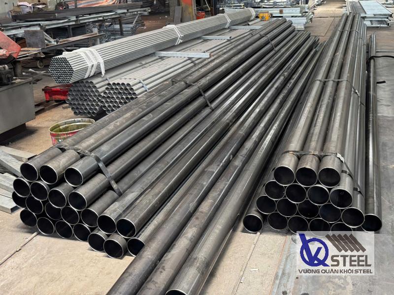 Thép ống đen Hòa Phát có độ cứng cao, chịu lực và hạn chế cong vênh tốt
