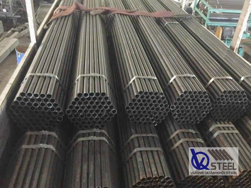 Thép ống đen Hòa Phát sản xuất bằng công nghệ hàn cao tần hiện đại, đảm bảo không bị nứt mối hàn