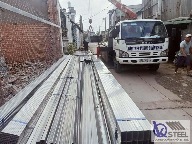 Giao thép hộp mạ kẽm Hòa Phát cho showroom đường Lê Lợi, Quận 1