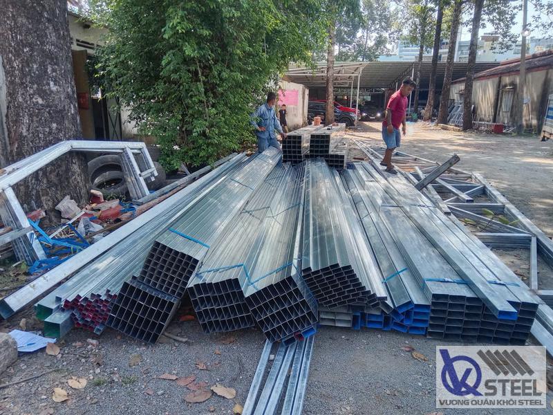 Cung cấp 800 cây thép hộp chữ nhật 30x60 dày 1.5mm thi công hàng rào kho xưởng ở xã Tân Thới Nhất