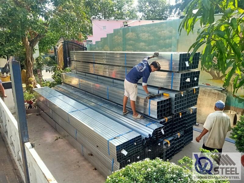 Cung cấp 5 tấn thép hộp 25x25 dày 1.0mm làm khung mái tôn cho công trình nhà phố