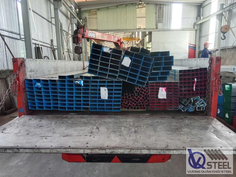 Giao 900 cây thép hộp mạ kẽm 30x60 dày 2.0mm cho hạng mục nhà kho nông sản tại xã Xuân Thới Sơn