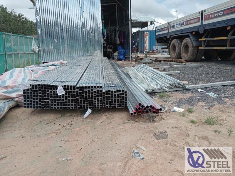 Giao 650 cây thép hộp vuông 50x50 dày 1.4mm thi công khung mái nhà dân tại TP Tây Ninh