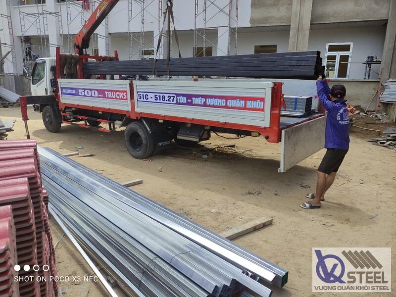 Cung cấp 220 cây thép hộp chữ nhật 30x60 dày 1.4 mm làm lan can và cầu thang cho nhà ở tại phường Tân Hưng
