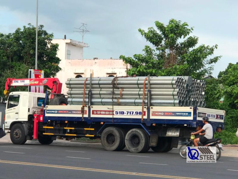 Giá thép ống nhúng kẽm nóng Hòa Phát có thể thay đổi theo chi phí vận chuyển, khoảng cách càng xa, cước càng cao