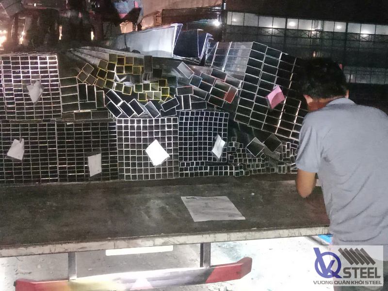 Giao 1,3 tấn thép hộp đen 25x25 (1.1 ly) phục vụ thi công khung sắt nhà phố tại Phường 10, Quận 11