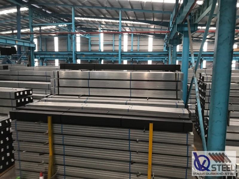 Giao 80 cây thép hộp mạ kẽm 40x80 (1.2 ly) cho hạng mục bảng hiệu mặt tiền tại Phường 3, Quận 11