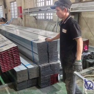 Giao 360 cây thép hộp đen Hòa Phát 20x20x1.0mm cho công trình khung mái nhà tiền chế tại Quận 12, TP.HCM
