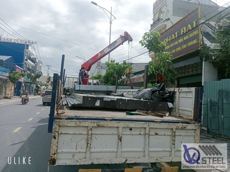 Hoàn tất giao 500 cây thép hộp mạ kẽm Hòa Phát 20x20 cho hạng mục làm khung sắt tiền chế tại Trảng Bàng, Tây Ninh
