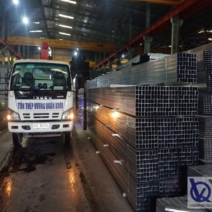 Giao 260 cây thép hộp Hòa Phát 25x25x1.0mm cho hạng mục khung trần và khung bảng hiệu ở Tân An, Long An