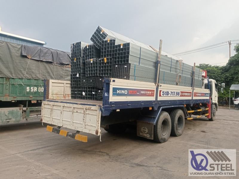 Giao 3.2 tấn thép hộp Hòa Phát 25x25x1.4mm cho công trình thi công khung sắt kỹ thuật tại Bàu Bàng, Bình Dương