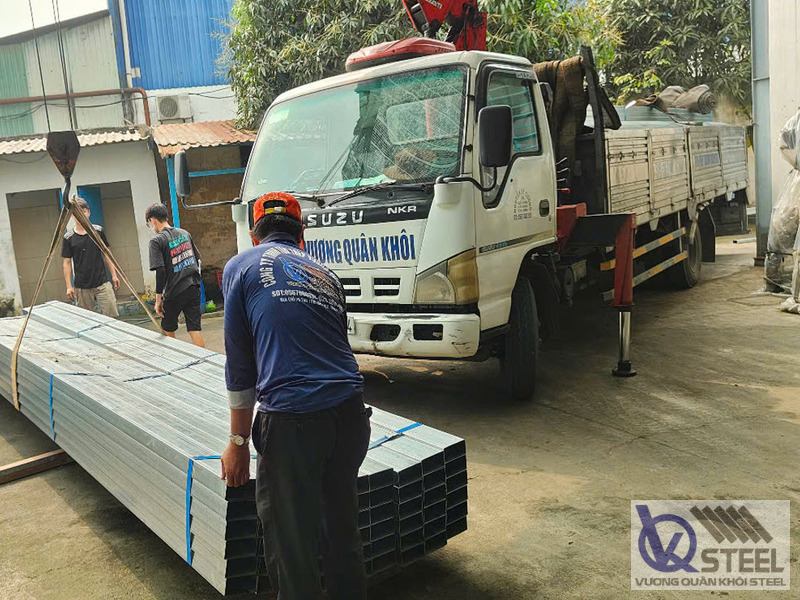 Giao 150 cây thép hộp 50x100x1.5 mm làm khung bảng hiệu, cổng tại Tây Ninh