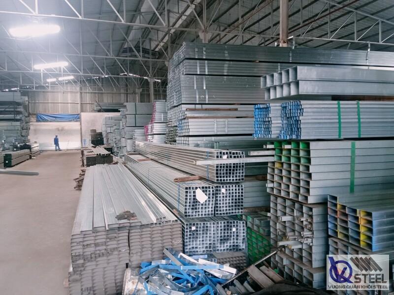 Giao 3,6 tấn thép hộp 50x100x1.2 ly Hoa Sen cho dự án kết cấu mái che - khu dân cư tại Quận 12, TP.HCM