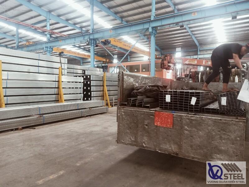 Giao 3,1 tấn thép hộp 50x100 mạ kẽm Hoa Sen thi công lan can - khung mái sảnh tại TP. Bà Rịa, Bà Rịa - Vũng Tàu
